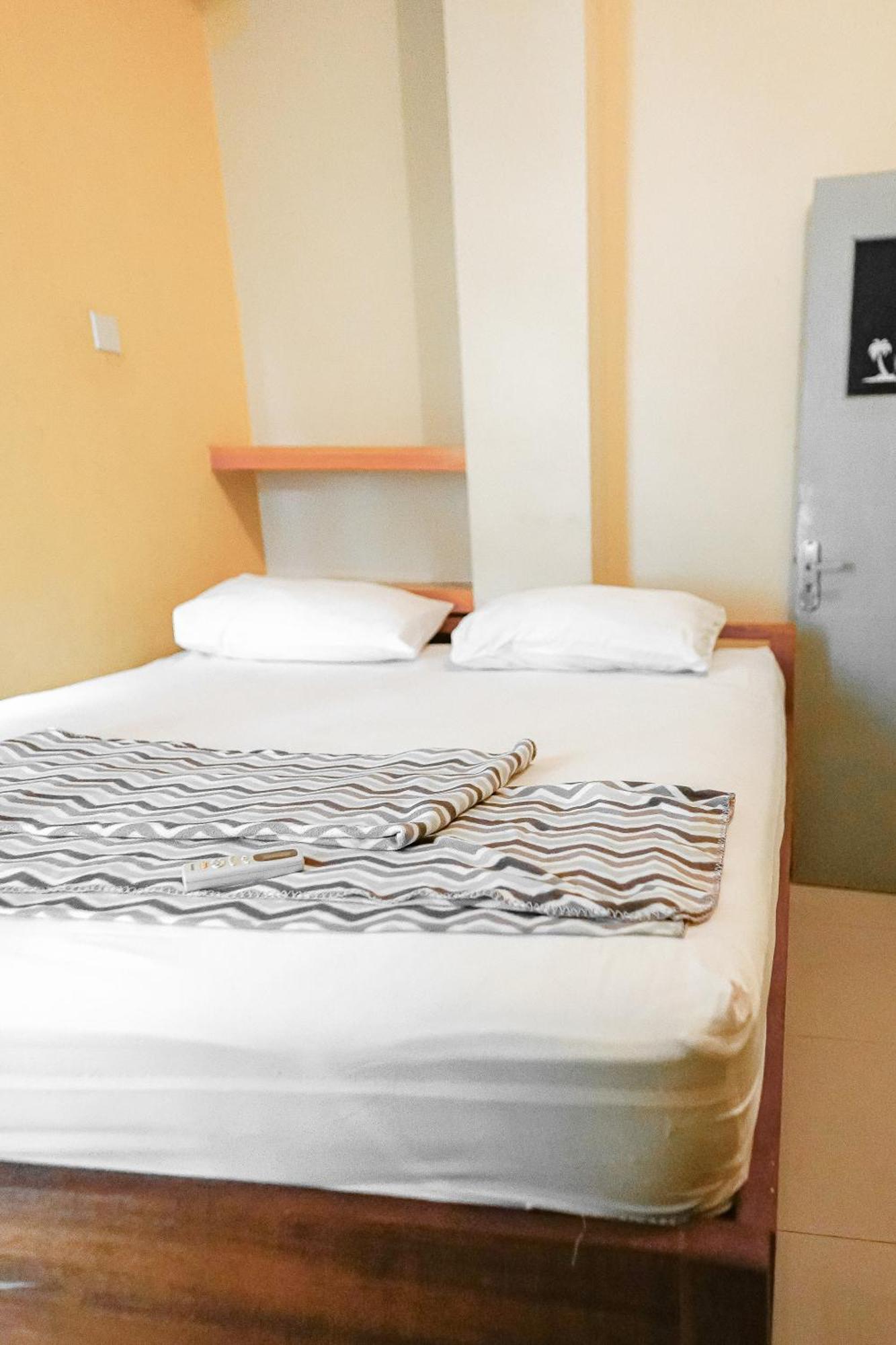 Kokos Hostel Padang City Exterior photo