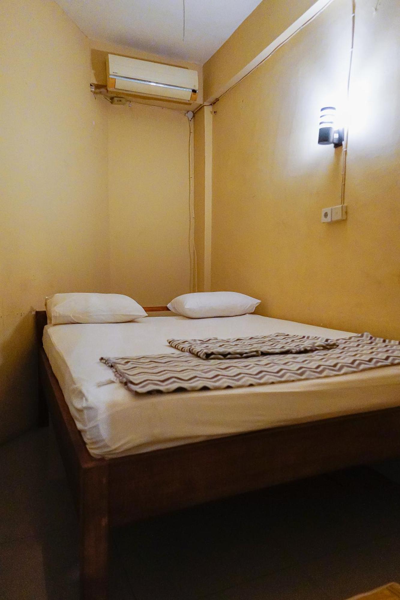 Kokos Hostel Padang City Exterior photo
