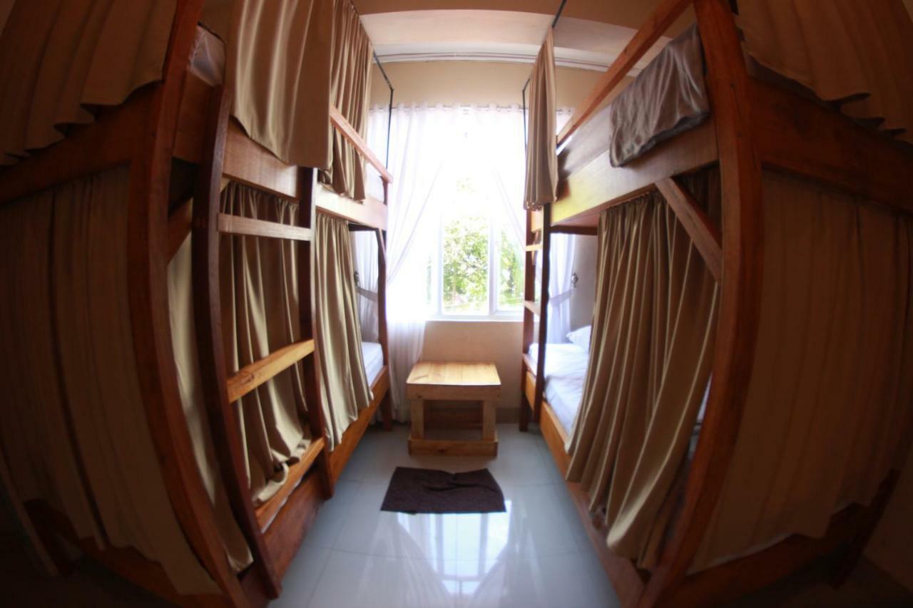 Kokos Hostel Padang City Exterior photo