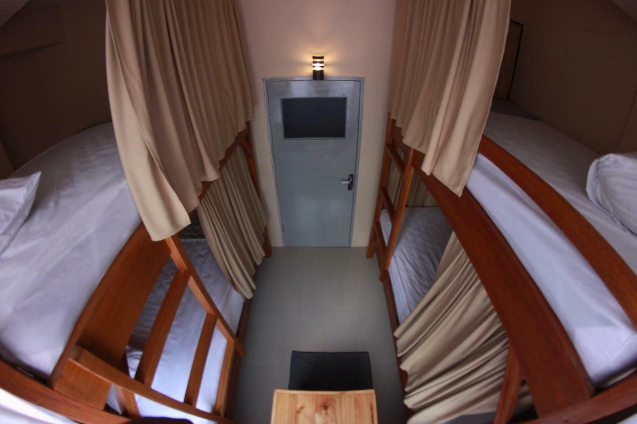 Kokos Hostel Padang City Exterior photo